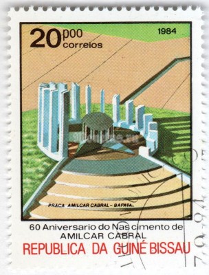 марка Гвинея-Биссау 20 песо "Amilcar Cabral monument" 1984 год Гашение