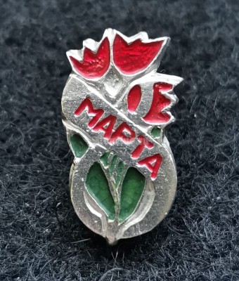 Значок 8 Марта цветы красные тюльпаны
