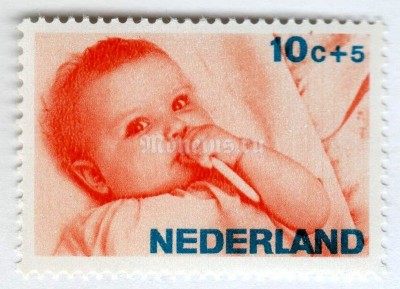 марка Нидерланды 10+5 центов "Infant in bed" 1966 год