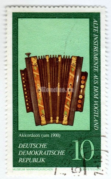 марка ГДР 10 пфенниг "Accordion (c. 1900)" 1977 год Гашение
