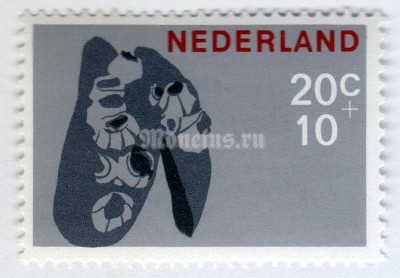 марка Нидерланды 20+10 центов "Shell Blue Mussel (Mytilus edulis) and Acorn Barnacle (Semib)" 1967 год