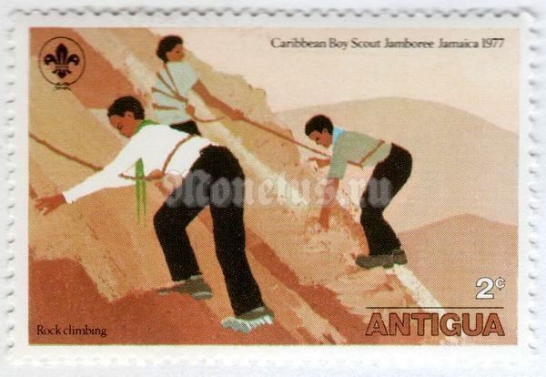 марка Антигуа 2 цента "Scouts mountain climbing" 1977 год