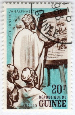 марка Гвинея 20 франков "Campaign against illiteracy" 1962 год Гашение