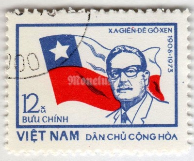 марка Вьетнам 12 сюй "Salvador Allende and chilean flag" 1974 год Гашение
