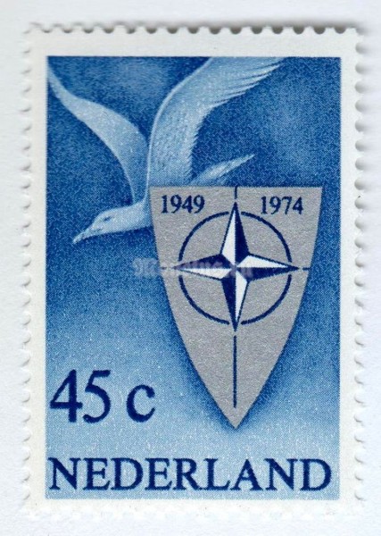 марка Нидерланды 45 центов "Coat of arms of N.A.T.O. & seagull" 1974 год