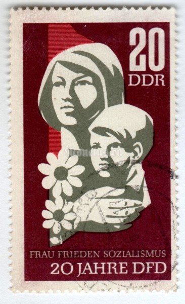 марка ГДР 20 пфенниг "Woman / child***" 1967 год Гашение