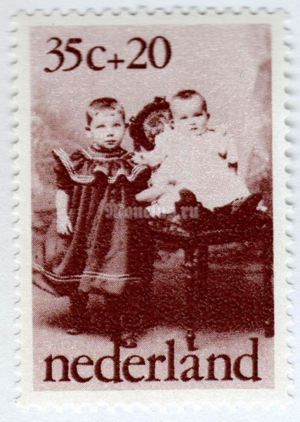 марка Нидерланды 35+20 центов "Early children photograph" 1974 год