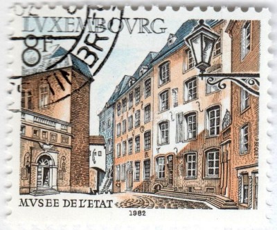 марка Люксембург 8 франков "State Museum" 1982 год Гашение