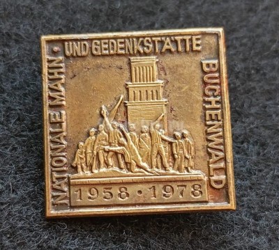 Значок ГДР Бухенвальд мемориал 1958-1988 BUCHENWALD тяжелый