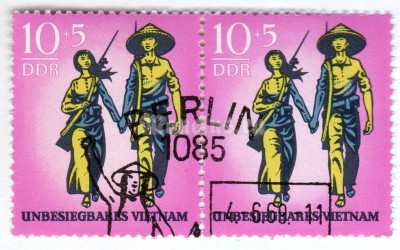 сцепка ГДР 10+5 пфенниг "Junge Mutter" 1969 год Гашение