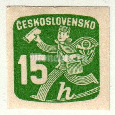 марка Чехословакия 15 геллер "Почтальон" 1945 год