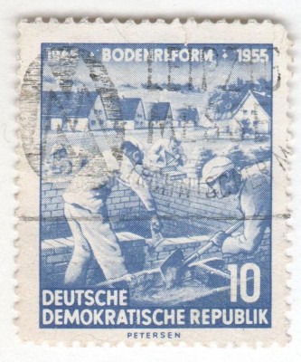 марка ГДР 10 пфенниг "Housing" 1955 год Гашение